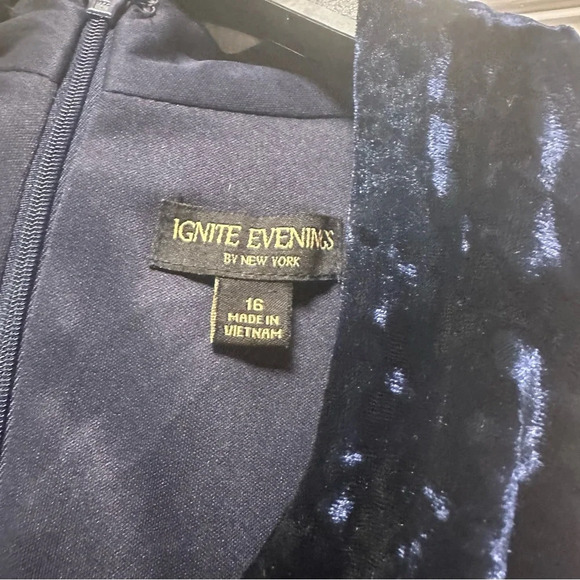 NWT Ignite Evenings 16 Formal Navy Embellished Gown - Picture 8 of 10